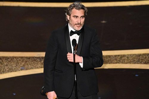 'Joker' Joaquin Phoenix phát biểu bất ngờ sau giành tượng vàng Oscar 2020