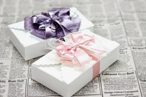 Sếp nhờ mua quà xịn rồi toàn 'quên' trả tiền, thư ký trẻ cạn ví không dám đòi