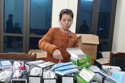 Quyết liệt chống buôn lậu khẩu trang y tế, máy đo thân nhiệt
