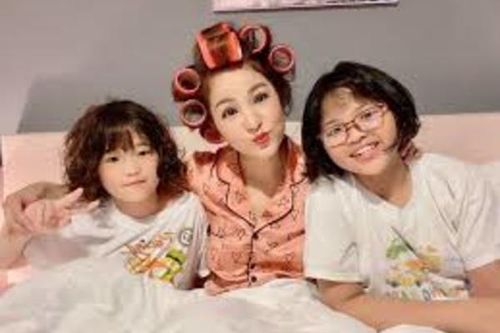 Bài văn tả mẹ 'cao 30m' của con gái danh hài Thúy Nga