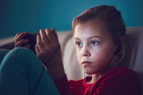 3 'chìa khóa' ngắt cơn nghiện điện thoại, máy tính của trẻ