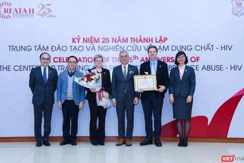 Cung cấp nhiều bằng chứng khoa học để ứng phó với dịch HIV ở Việt Nam