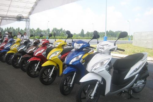 Tháng Tết, doanh số bán ô tô và xe máy của Honda sụt giảm