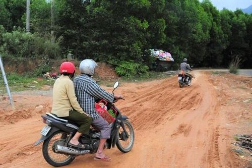 Báo động tình trạng tháo dỡ hàng rào an toàn giao thông trên cao tốc La Sơn - Túy Loan