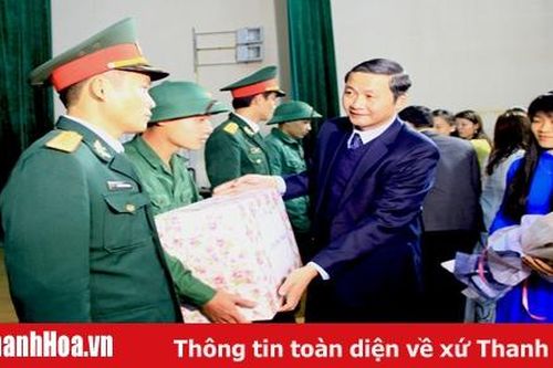 Phó Bí thư Tỉnh ủy Đỗ Minh Tuấn dự lễ giao nhận quân tại huyện Ngọc Lặc