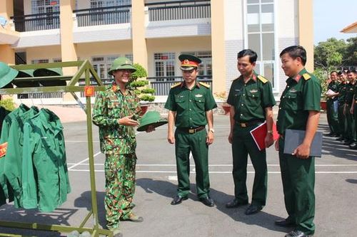 Sẵn sàng cho lễ giao, nhận quân sáng 12-2