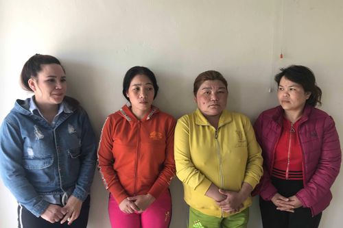 Bắt 4 'nữ quái' đánh bài ăn tiền