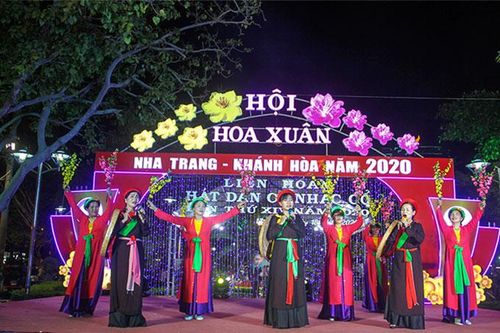 Giữ lời ca xưa giữa thành phố biển