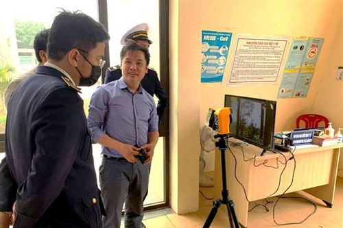 Trang bị thêm 2 máy đo thân nhiệt từ xa để phục vụ phòng, chống dịch nCoV tại các cửa khẩu