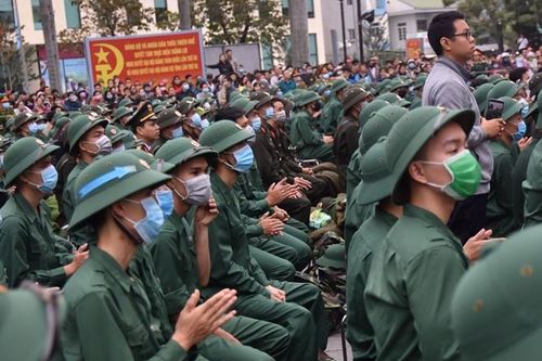 Tiễn các tân binh lên đường làm nhiệm vụ