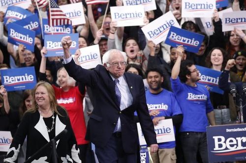 Bernie Sanders thắng ở New Hampshire, Biden tiếp tục trượt dài