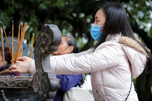 Giáo hội yêu cầu người dân đeo khẩu trang khi đi chùa