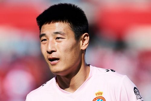 Wu Lei mất hút sau khoảnh khắc phá lưới Barcelona