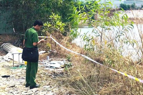 Nam thanh niên chết dưới hồ cá, trên bờ có nhiều vết máu