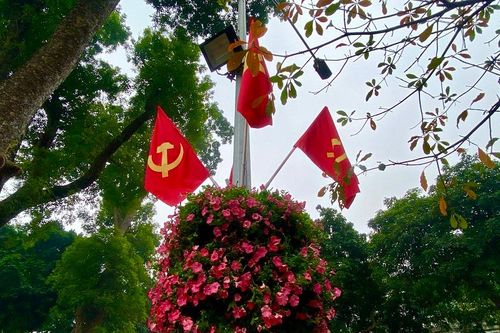 Nhiều hoạt động kỷ niệm 90 năm Ngày thành lập Đảng bộ TP Hà Nội