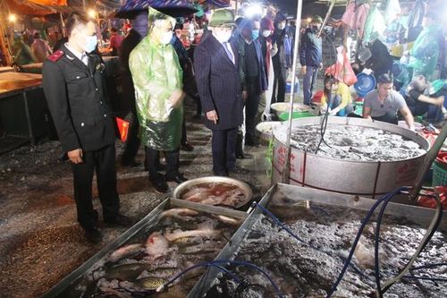 Nông sản tại chợ đầu mối Minh Khai 'rất khó truy xuất nguồn gốc'
