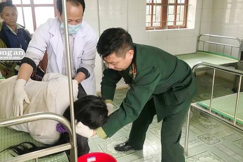 Cứu người ăn lá ngón