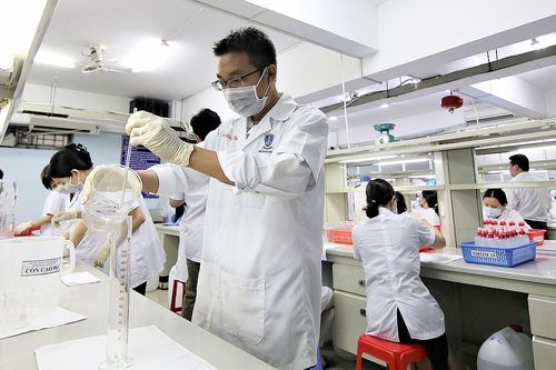 Trường đại học chung tay vì cộng đồng