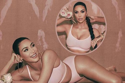 Kim Kardashian tung ảnh nội y 'hường phấn' đón Valentine