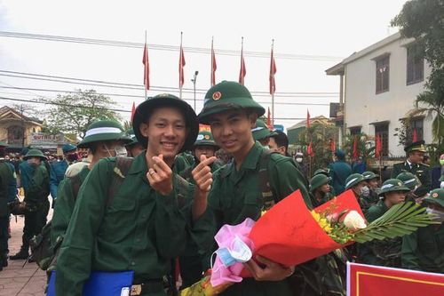 Hơn 1000 thanh niên Quảng Trị nô nức lên đường tòng quân