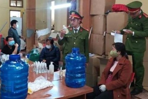 Thái Bình: Đình chỉ cơ sở làm giả nước rửa tay