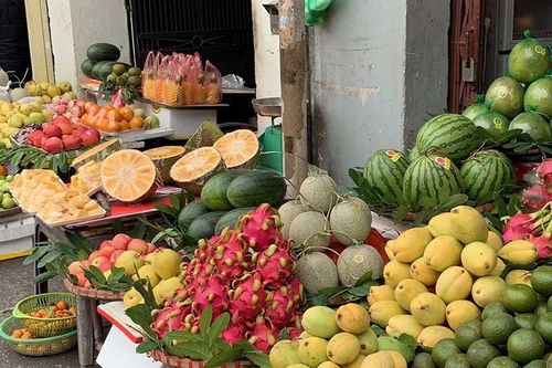 Trái cây mất giá nông dân muốn khóc, tiểu thương âm thầm ăn lãi đậm