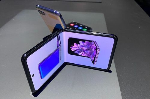Trải nghiệm đầu tiên Galaxy Z Flip vừa ra mắt, khắc phục điểm yếu Galaxy Fold