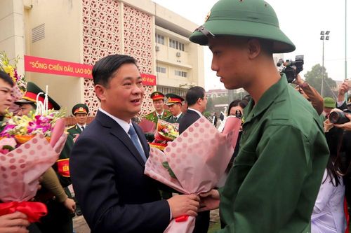 Nghệ An: Hơn 3.250 công dân lên đường nhập ngũ