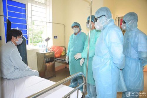 Nghệ An cách ly người đàn ông từng tiếp xúc với chồng của bệnh nhân dương tính với virus Corona
