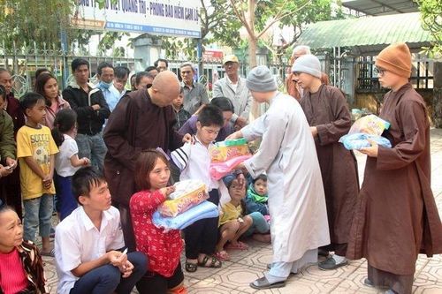 Rằm tháng Giêng, 370 triệu đồng làm từ thiện tại Huế