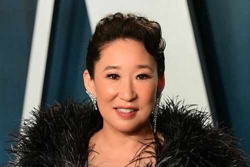Sandra Oh diện đầm Công Trí, nổi bật trong sự kiện hậu Oscar 2020