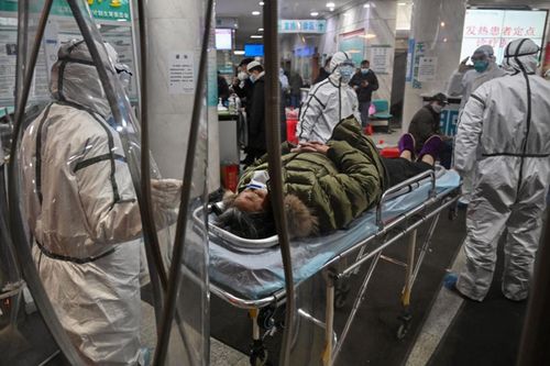 Trung Quốc: Các bác sĩ lao lực và những người bị 'bỏ quên' trong tâm dịch Covid-19