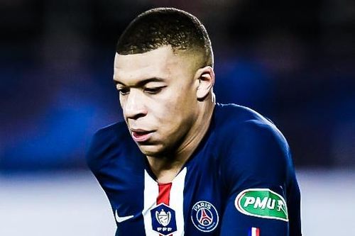 Cú vẩy má ngoài kiến tạo của Mbappe