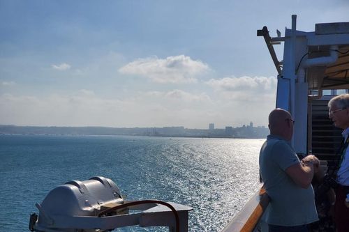 Du thuyền Westerdam cập bến sau khi bị tàu chiến Thái 'tống tiễn'
