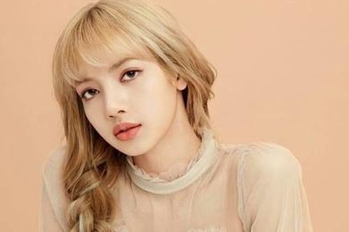 Những lần đổi màu tóc ấn tượng của Lisa (Black Pink)
