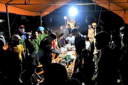 Khởi tố trai làng chém người sau đêm giao thừa