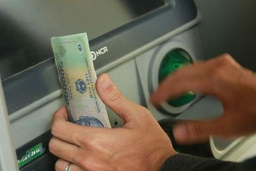 Chuyển tiền liên ngân hàng dưới 500.000 đồng được giảm phí