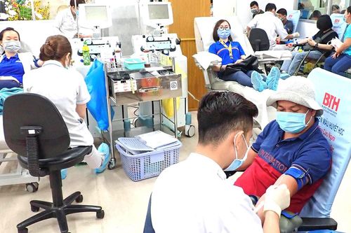 Nhiệt thành hiến máu trong mùa dịch