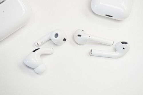 Sau iPhone 9 'phá đảo' giá cả, sắp có AirPods Pro hàng bình dân?
