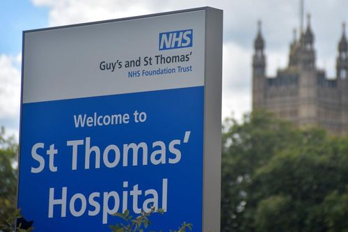 Dịch virus corona: London ghi nhận ca nhiễm đầu tiên, bệnh nhân đầu tiên của Hong Kong được chữa khỏi