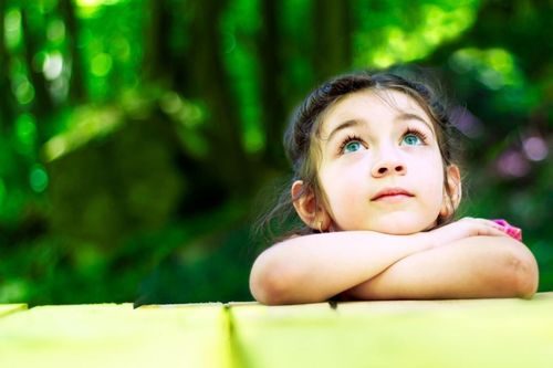 Đáp ứng ngay việc này, cha mẹ sẽ 'đánh cắp' tư duy của trẻ