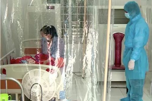 Bé gái 3 tháng tuổi nhiễm COVID-19 được chuyển lên BV Nhi TƯ