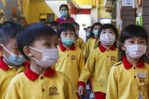 Hong Kong cho học sinh nghỉ đến giữa tháng 3 vì dịch COVID-19