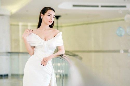 Nhã Phương nói gì khi bị chỉ trích dùng hình ảnh không phù hợp đòi quà dịp Valentine