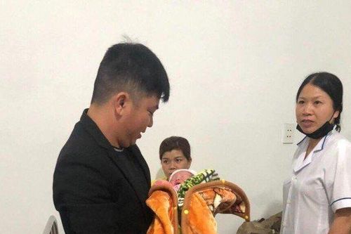 Bé sơ sinh nặng 3kg bị bỏ rơi trước nhà dân ở Hà Tĩnh
