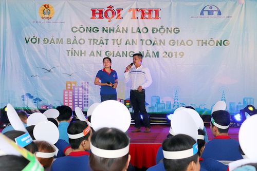 Cán bộ, đoàn viên Phú Tân thi đua lao động, sáng tạo