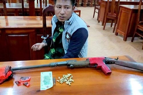 Bắt đối tượng mua bán 700g thuốc phiện và tàng trữ súng tự chế