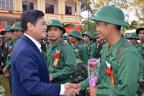 Điện Biên: Gần 1.000 công dân lên đường nhập ngũ