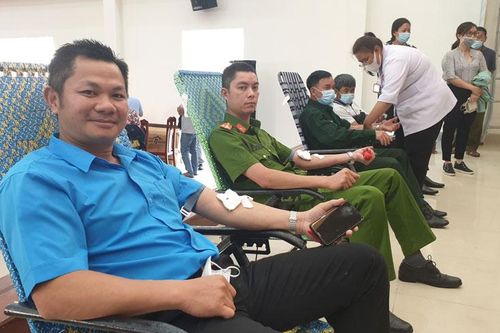 Đầu xuân đi nhân hạnh phúc