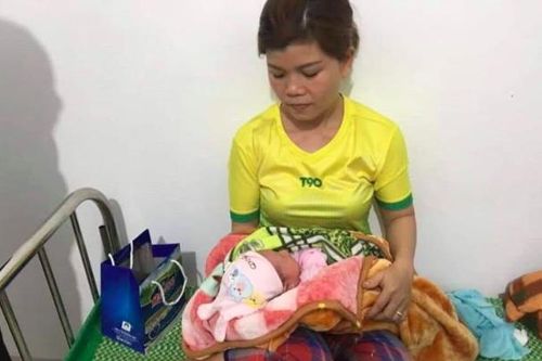 Bé sơ sinh bị bỏ rơi trước cửa nhà vợ chồng hiếm muộn
